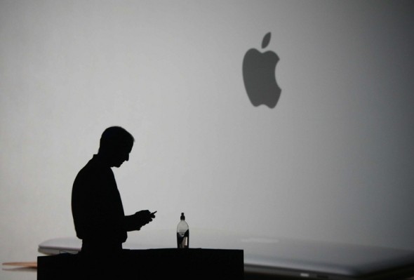 STEVE JOBS DELIVERS KEYNOTE AT MACWORLD 2008